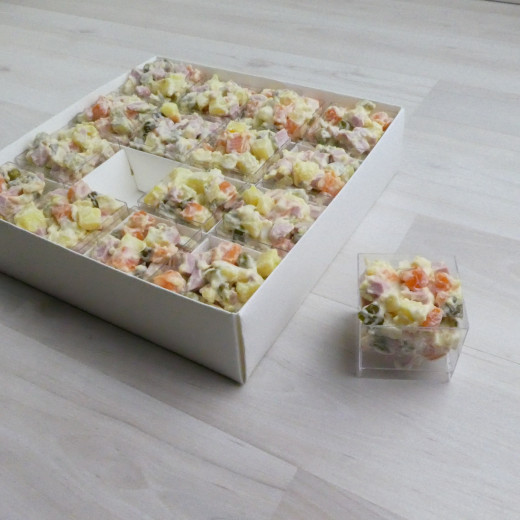 Коробка Пасифе 1 (200х200х50мм) белая с ламинацией прозрачная крышка