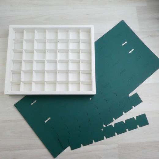 Коробка Арлекин 42 конфеты, белый, разделитель зеленый