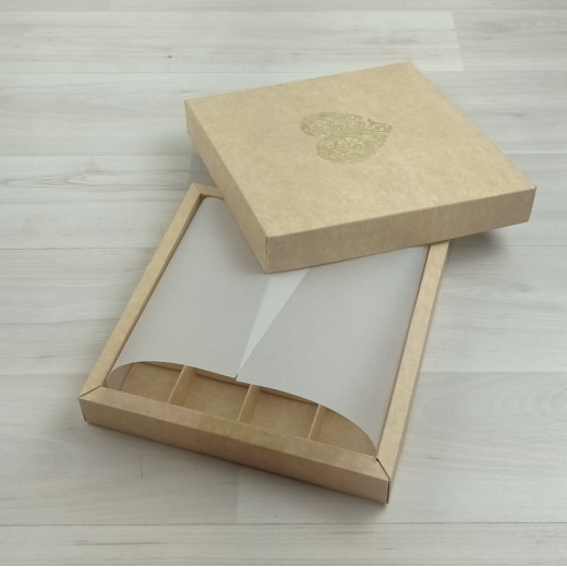 Вкладыш 16 конфет, белый классик