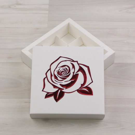 Коробка Элара 9 белый с рельефным тиснением 