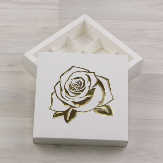 Коробка Элара 9 белый с рельефным тиснением 