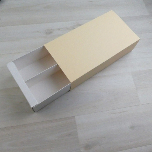 Коробка Эрида 4,7 190х110х55мм персиковая кожа шубер