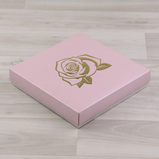 Коробка Паллена 16 конфет, розовый, с рельефным тиснением "Роза" золотом