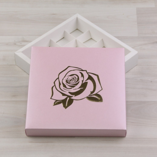 Коробка Паллена 16 конфет, розовый, с рельефным тиснением "Роза" золотом