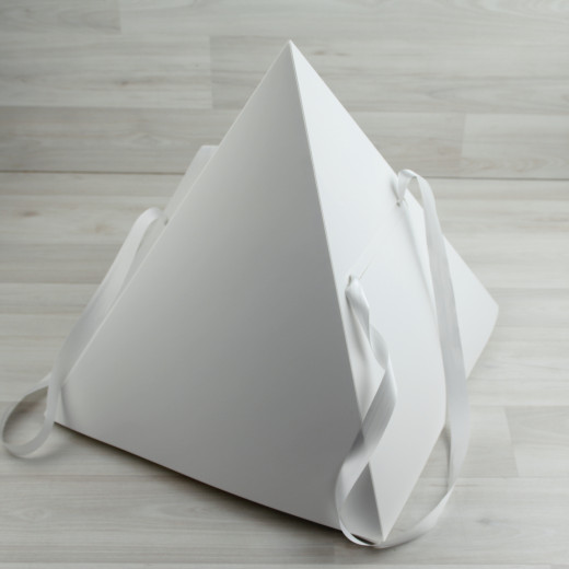 Коробка Пирамида белая