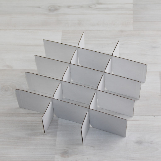 Коробка Бестла 4 с разделителями двухсторонний белый МГК (200х200х80мм)