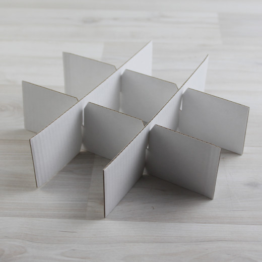 Коробка Бестла 4 с разделителями двухсторонний белый МГК (200х200х80мм)