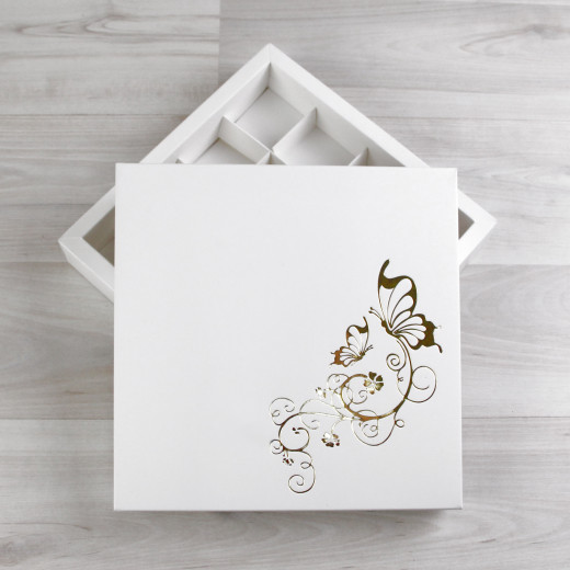 Коробка Элара 16 белый с тиснением 