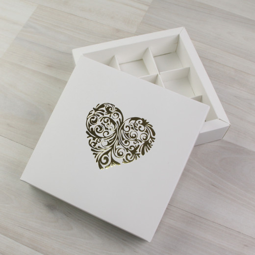 Коробка Элара 9 белый с тиснением 