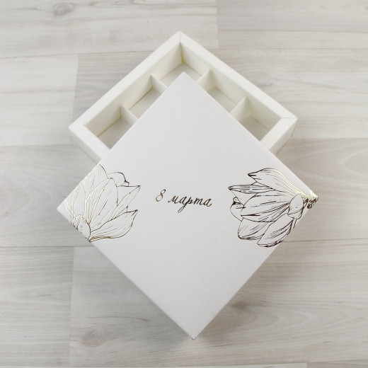Коробка Элара 9 белый с тиснением 