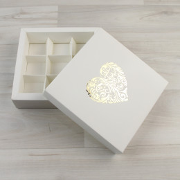 Коробка Элара 9 белый с тиснением 