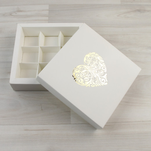 Коробка Элара 9 белый с тиснением 