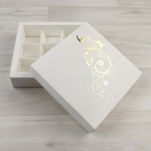 Коробка Элара 9 белый с тиснением 