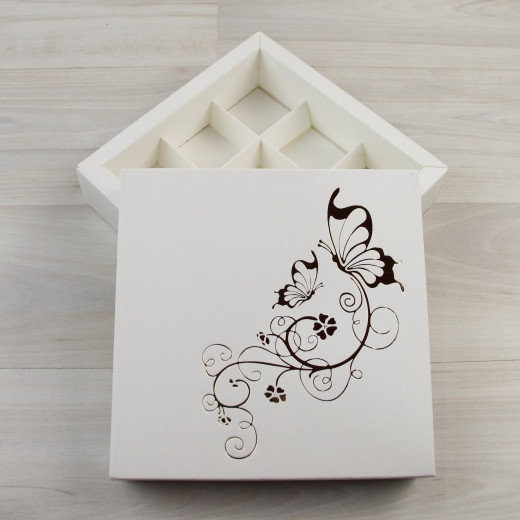 Коробка Элара 9 белый с тиснением 