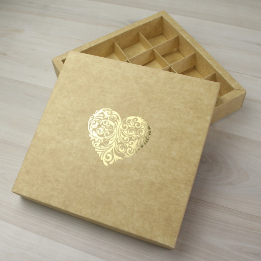 Коробка Элара 16 крафт с тиснением 