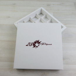 Коробка Элара 16 белый с тиснением Звезда красный