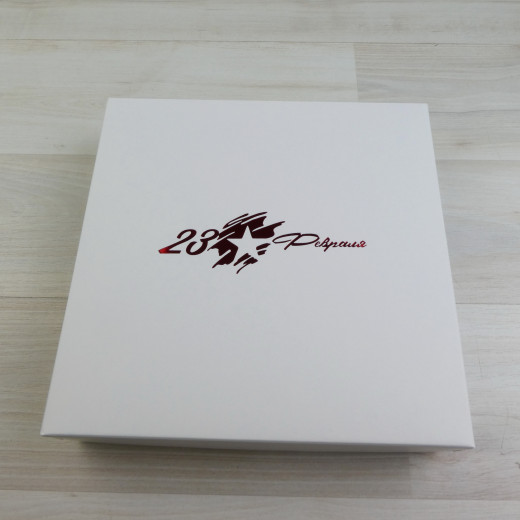 Коробка Элара 16 белый с тиснением Звезда красный