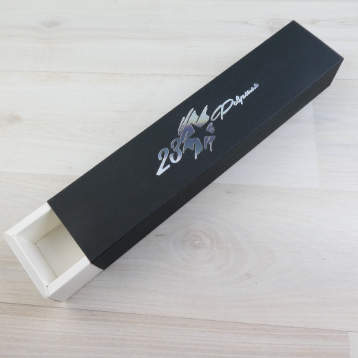 Коробка Этне 5 шубер черный с тиснение Звезда неон