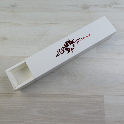 Коробка Этне 5 шубер белый с тиснением Звезда красный