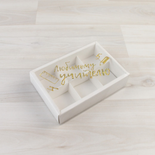 Коробка Этне 6 с прозрачным шубером с тиснением 