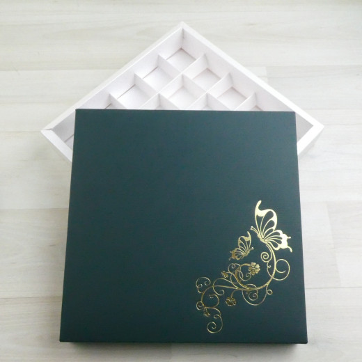 Коробка Паллена 25 зеленый мох с тиснением 