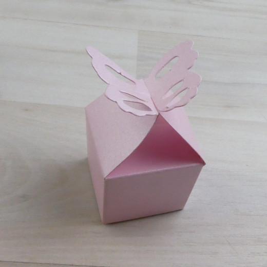 Коробка бонбоньерка "Бабочка" розовая